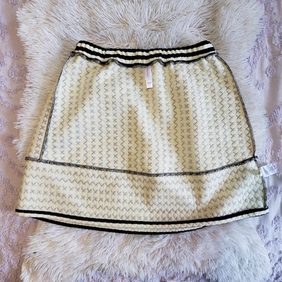 Quilted Striped Pleated Mini Skirt - Picture 3 of 9